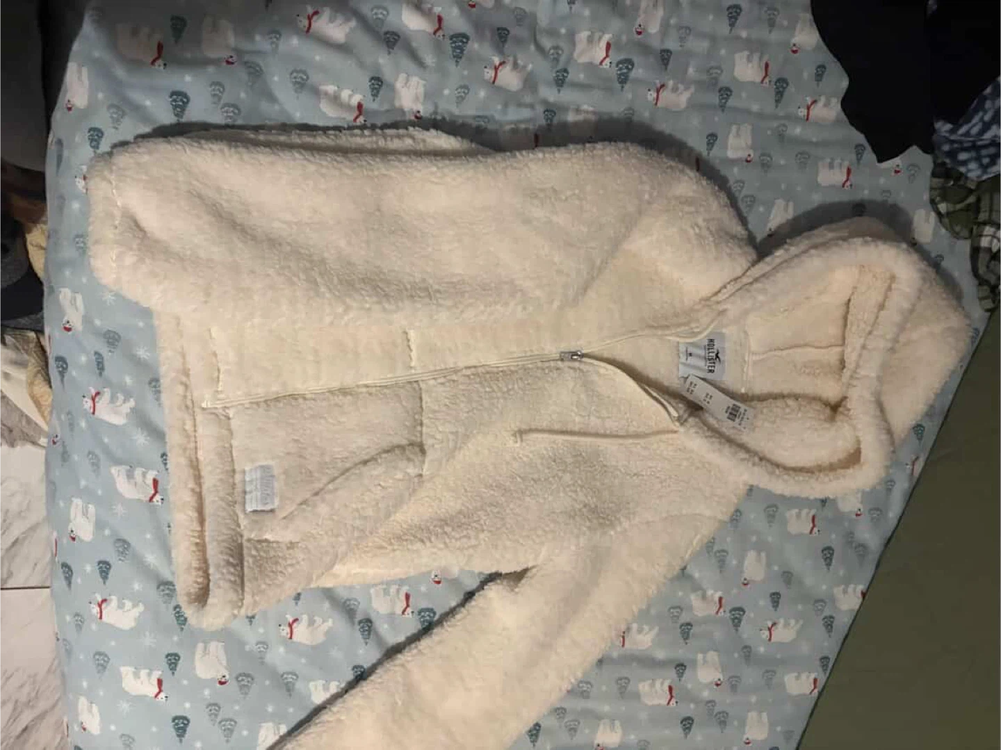 Hollister Cream Fleece Hoodie - Size Medium