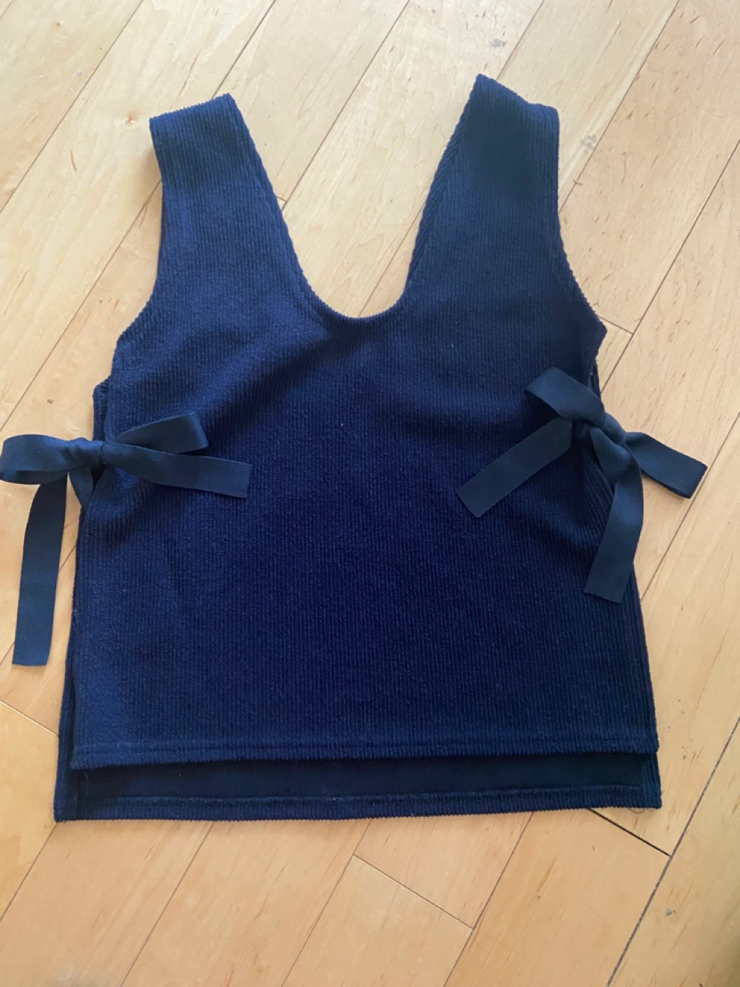 Navy blue ribbed tank top with bow details