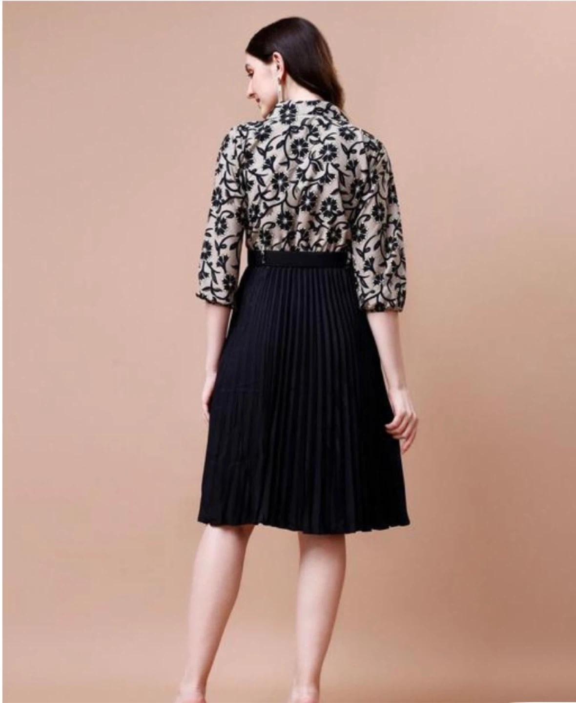 Pleated Midi Dress with Floral Print - photo 4