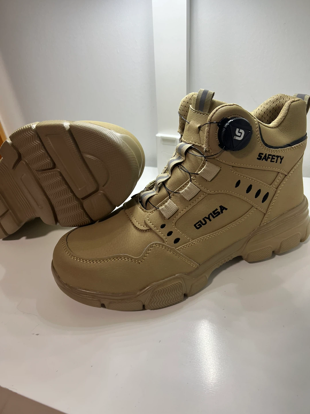 Zapatos para la construcción o trabajo regular .