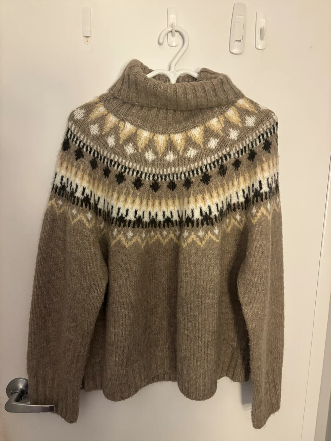 Women's Turtleneck Sweater - Size Medium
