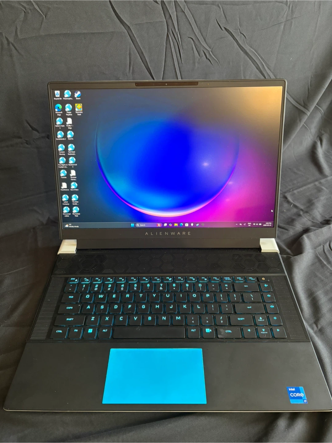 Alienware x16 R1 Gaming Laptop - photo 2