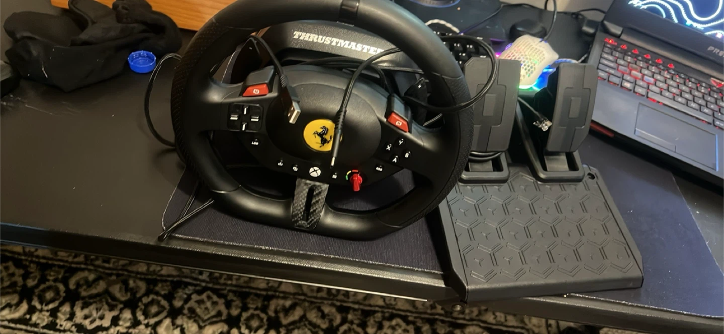 Thrustmaster Wheel (PC/XBOX ONLY!) (PRICE CANT BE DROPPED⚠️)