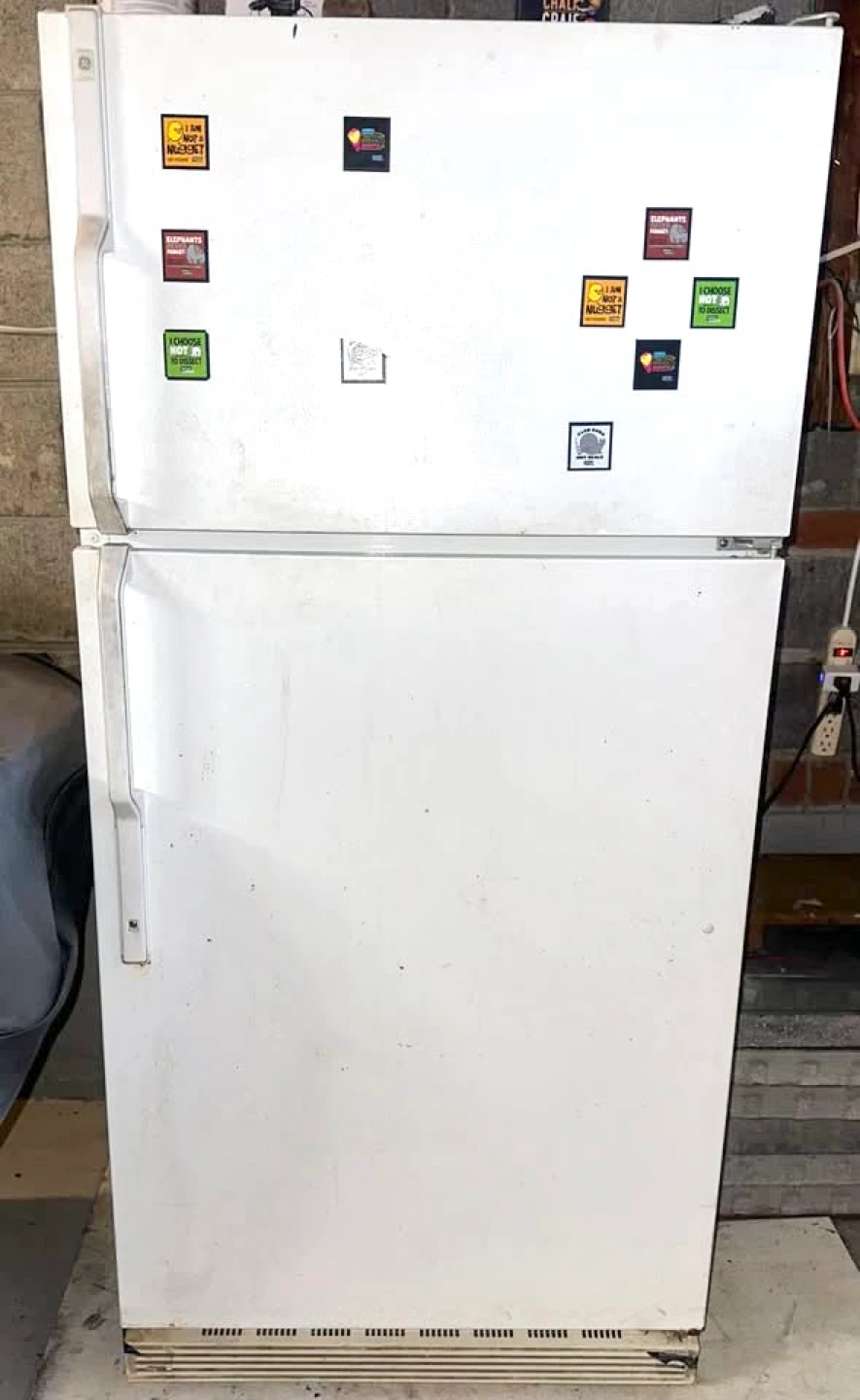 Working Top-Freezer Refrigerator – Cools Fast