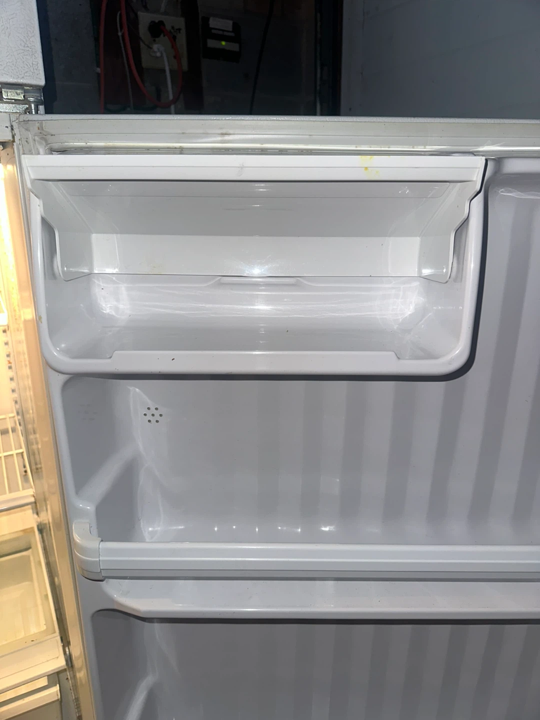 Working Top-Freezer Refrigerator – Cools Fast - photo 4