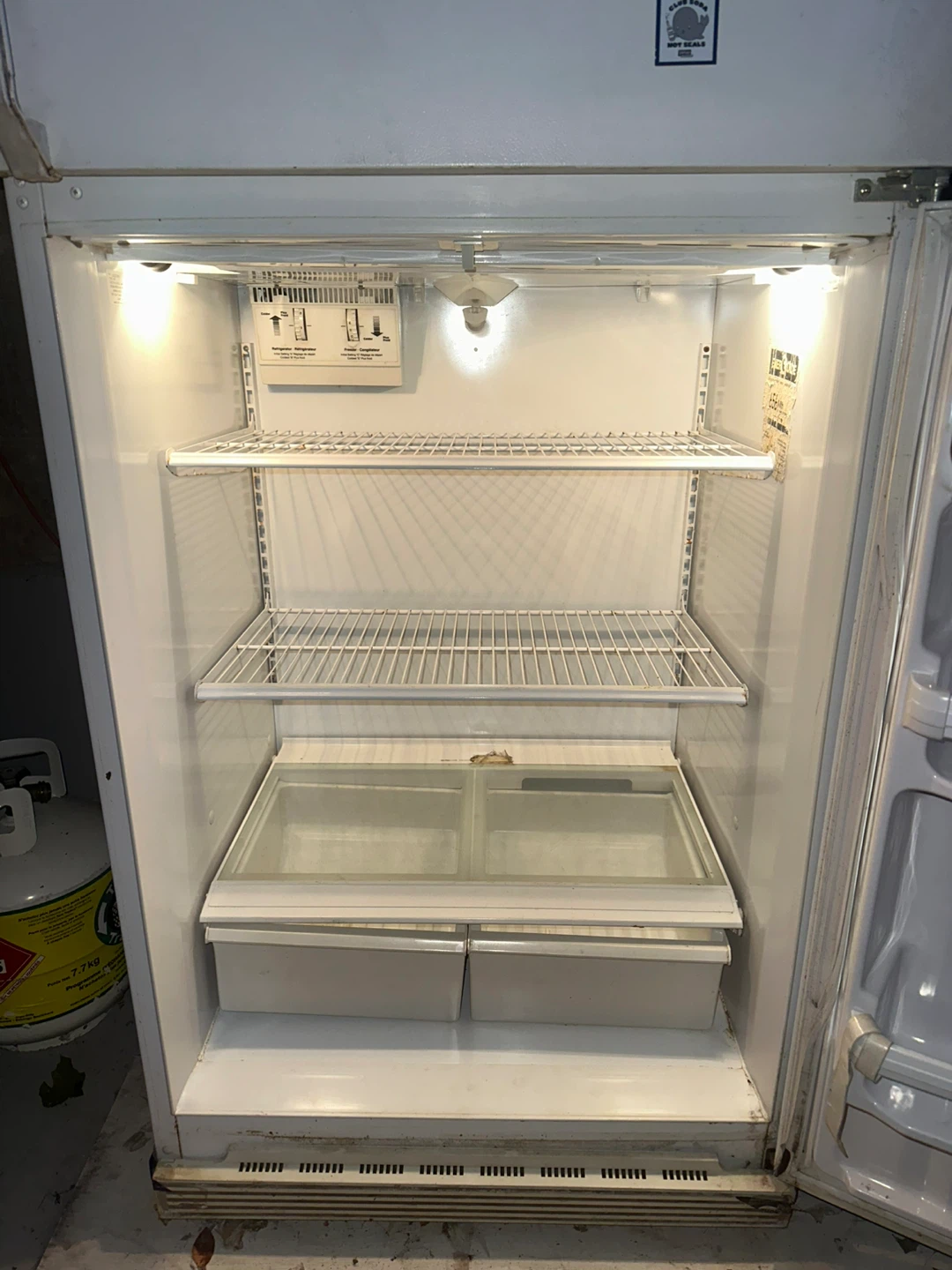 Working Top-Freezer Refrigerator – Cools Fast - photo 2