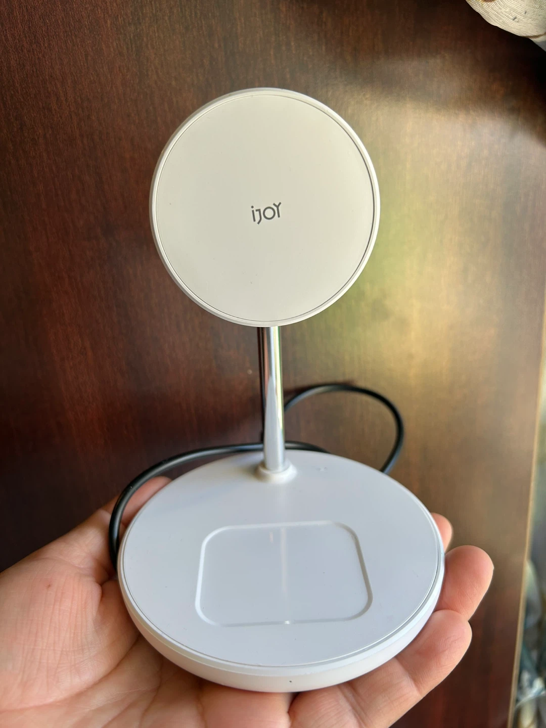 Surely magnetic charging station 🥕
