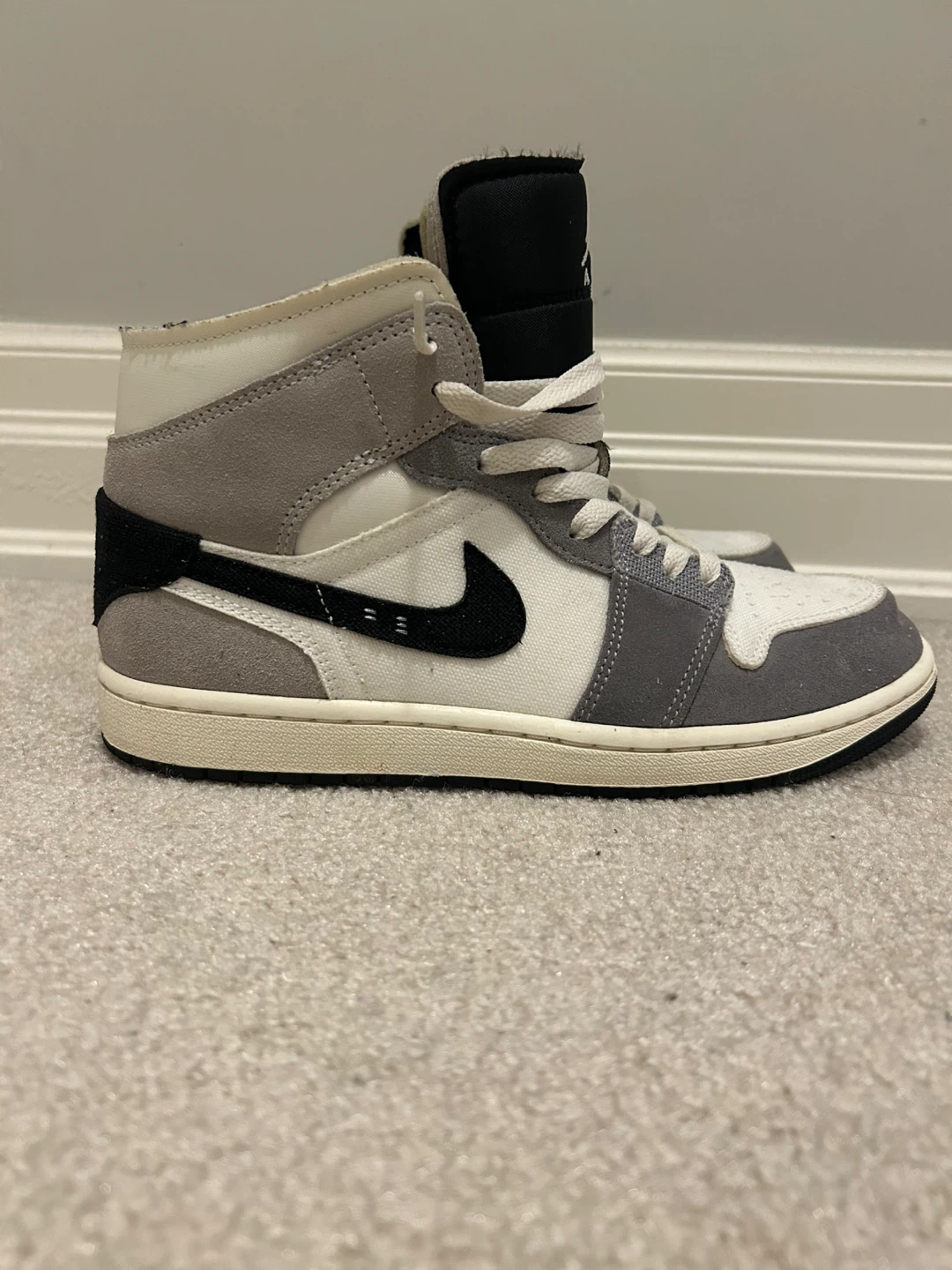 Jordan 1 Mid SE Grey White Size 8