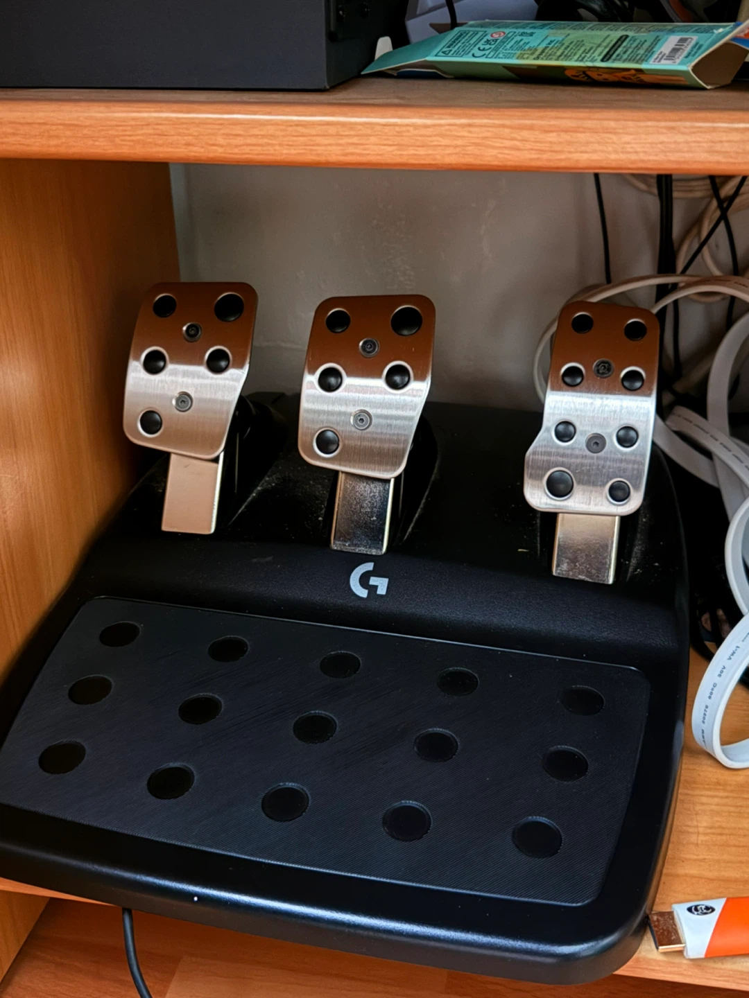 Logitech G923 Racing Wheel and Pedals - photo 2