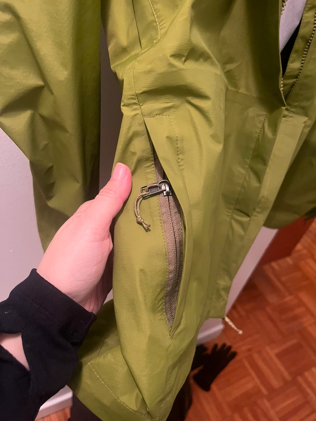 Patagonia Women's Rain Jacket - Medium - photo 4