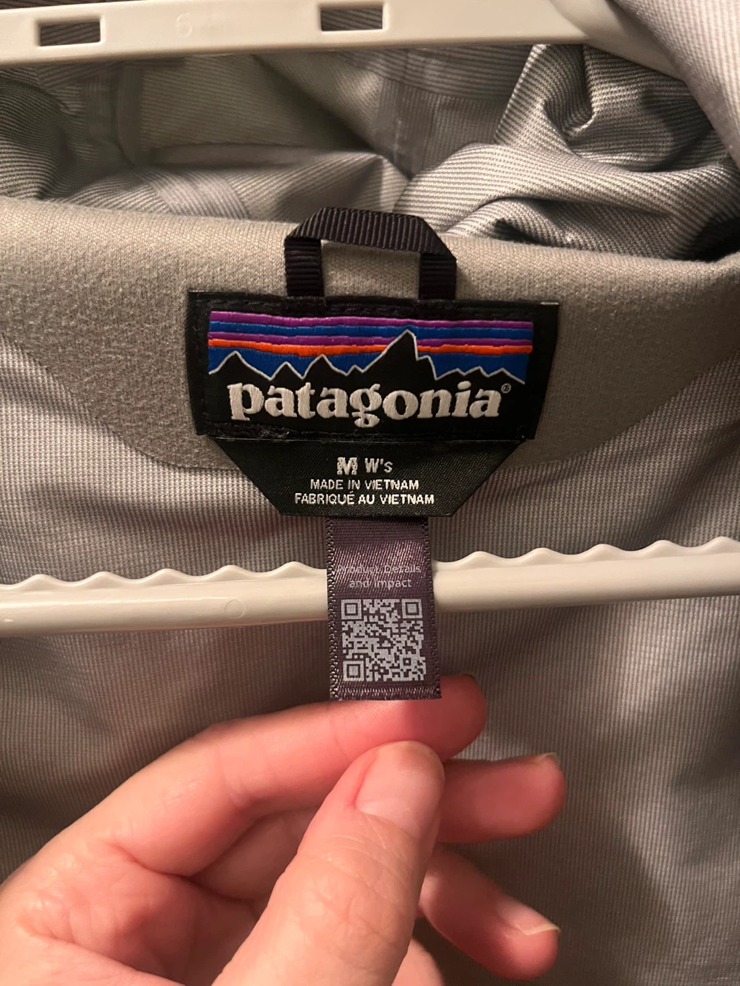 Patagonia Women's Rain Jacket - Medium - photo 3