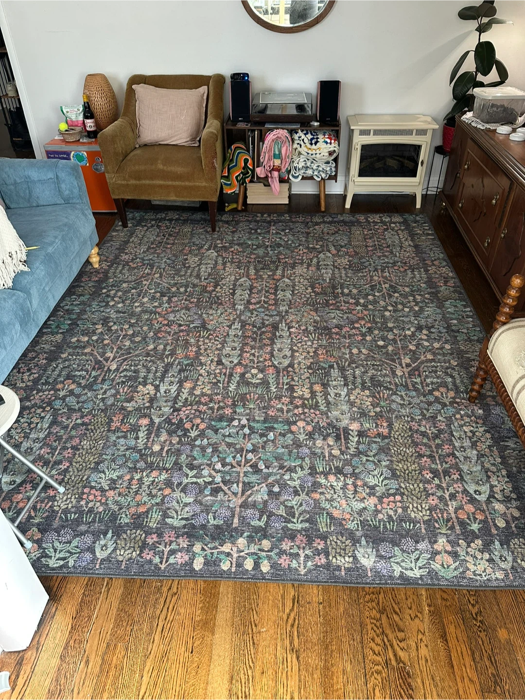Area rug 7’6” x 9’6”