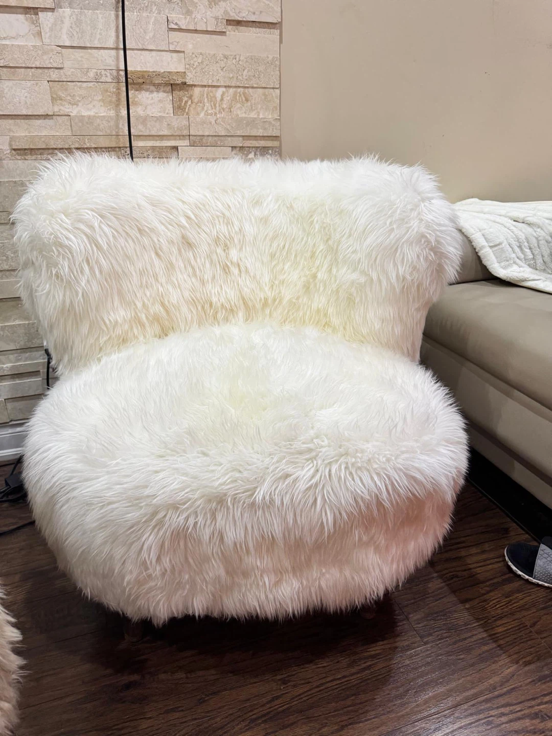 HOMESENSE White Faux Fur Accent Chair - photo 4