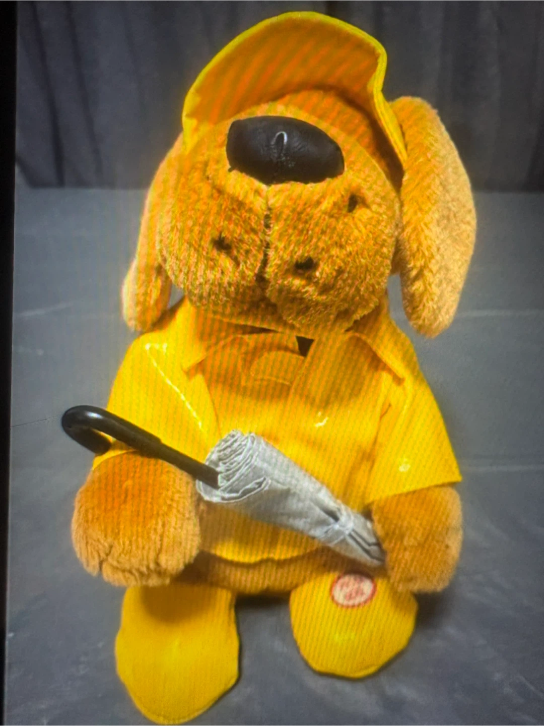Peluche vintage chien avec parapluie