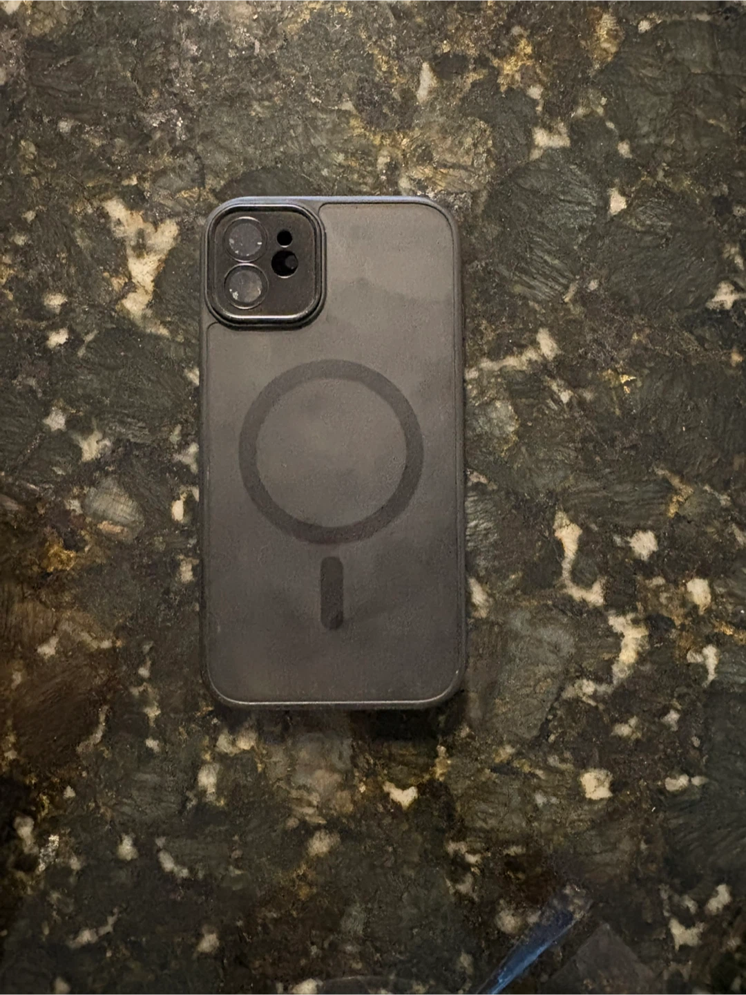 iPhone 11 Cracked Glass Back - Black