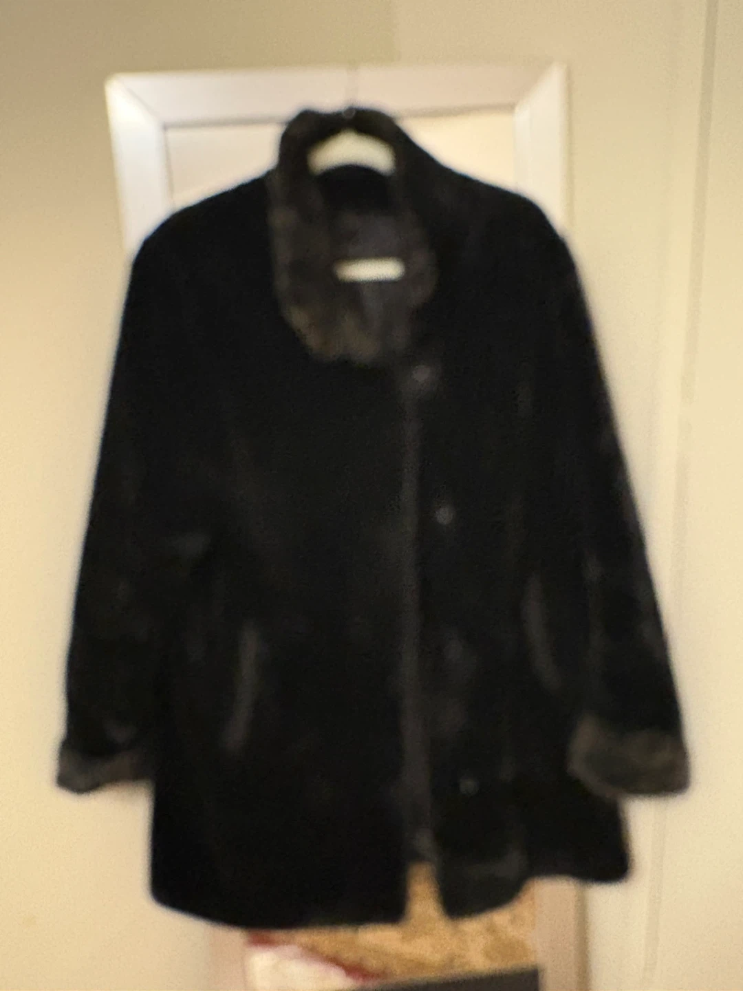 SEQUENCE Black Faux Fur Coat with Leopard Print Collar - photo 4