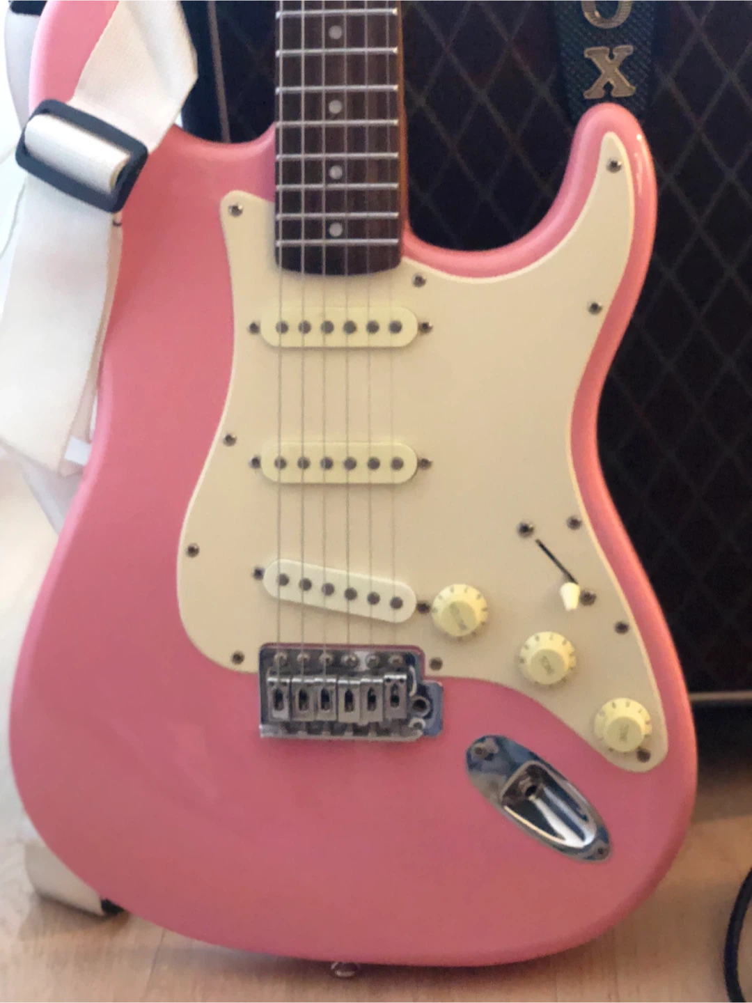 VOX Guitar Amplifier and Pink Electric Guitar Set - photo 3