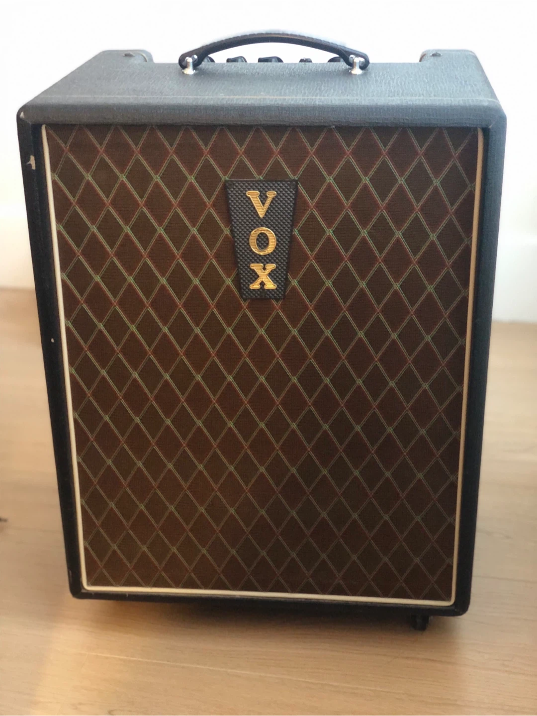 VOX Guitar Amplifier and Pink Electric Guitar Set - photo 4