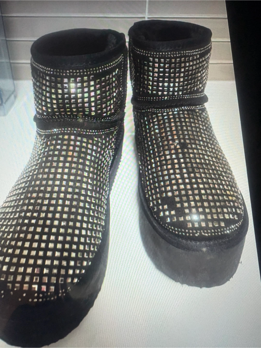 Bottes noires ornées de strass