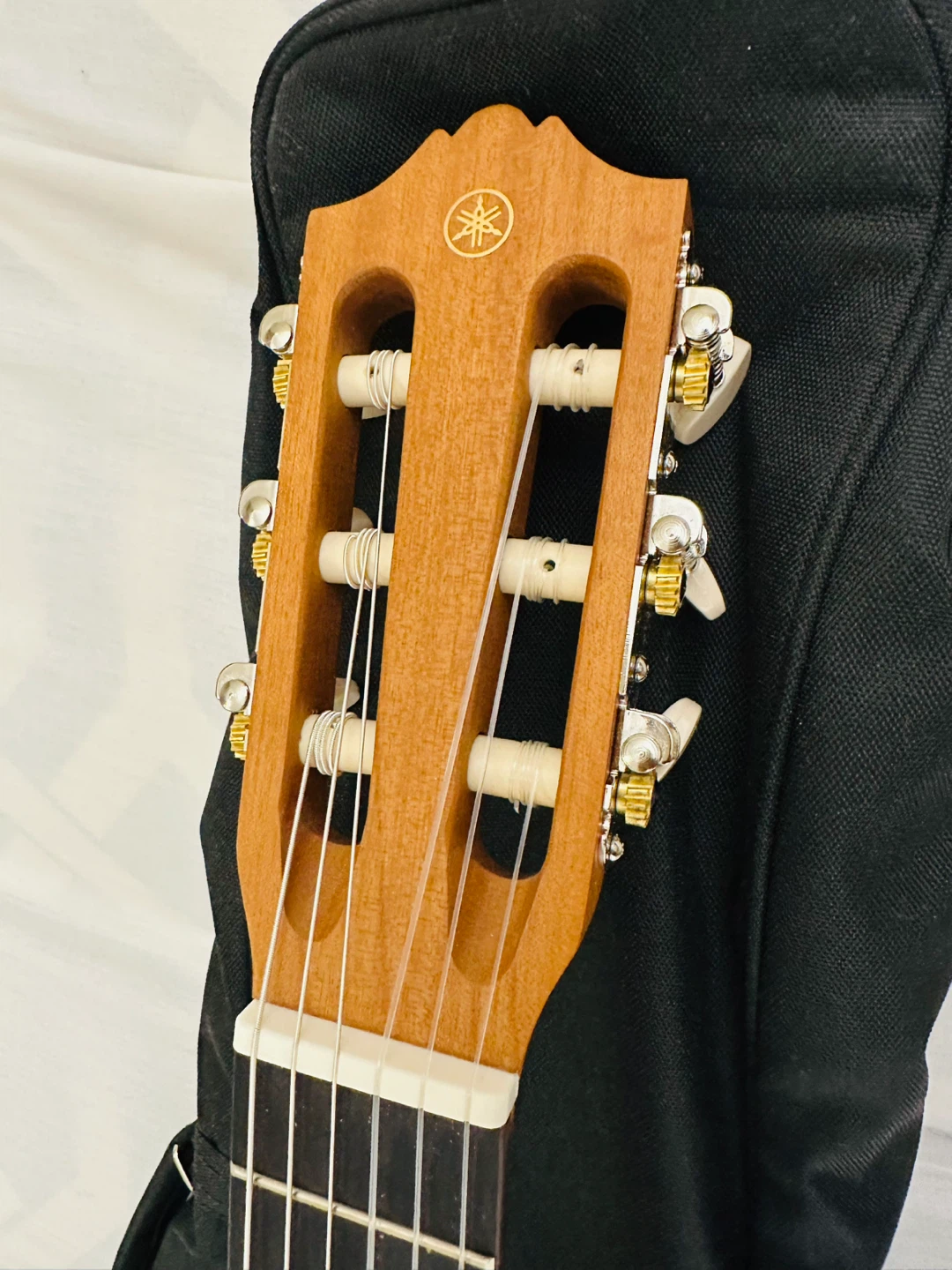 Yamaha Guitalele GL1 Nylon String Acoustic Guitar - photo 4
