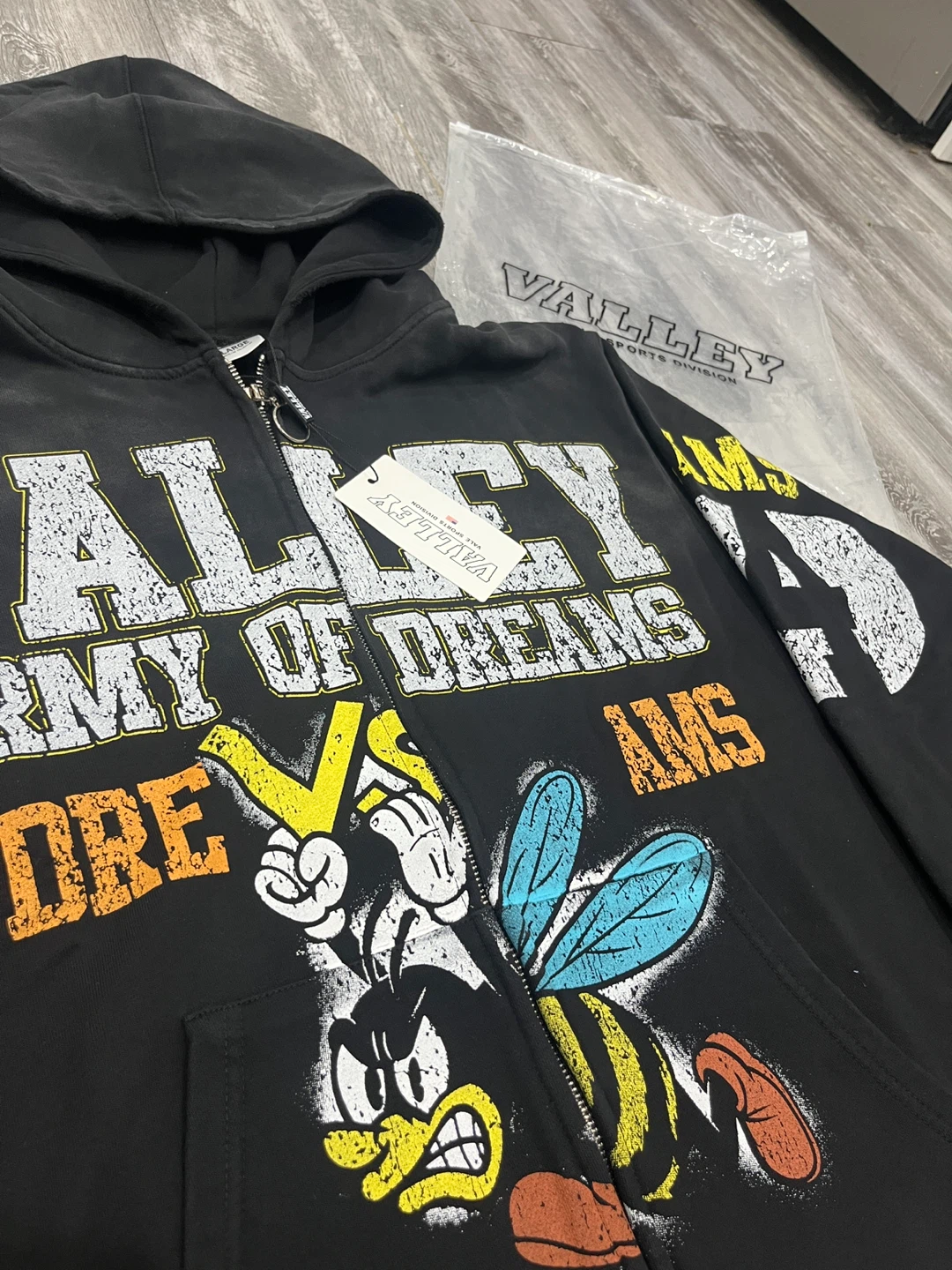 **BRAND NEW** Vale hoodie - photo 2
