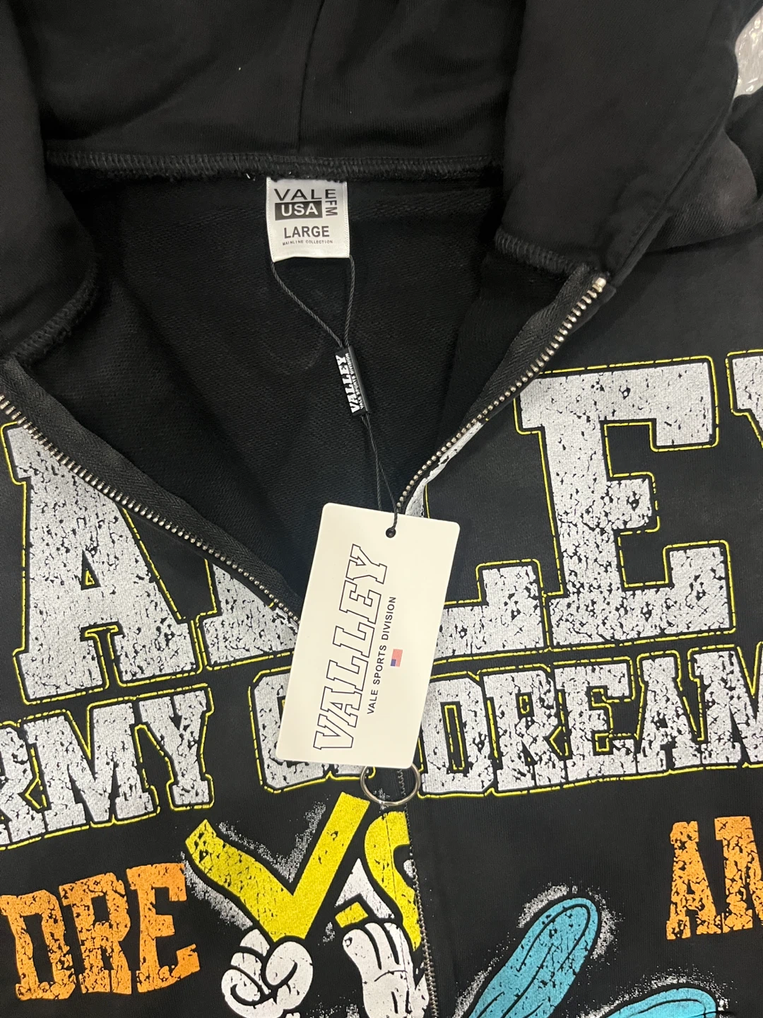 **BRAND NEW** Vale hoodie - photo 3