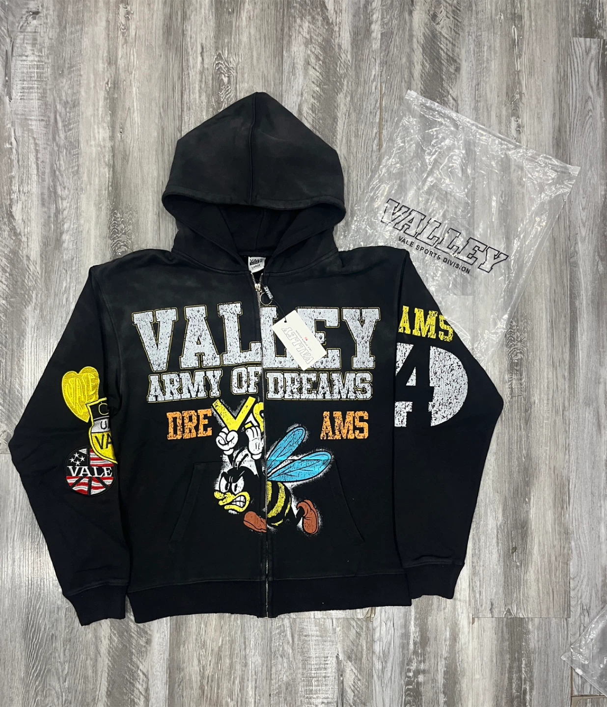 **BRAND NEW** Vale hoodie