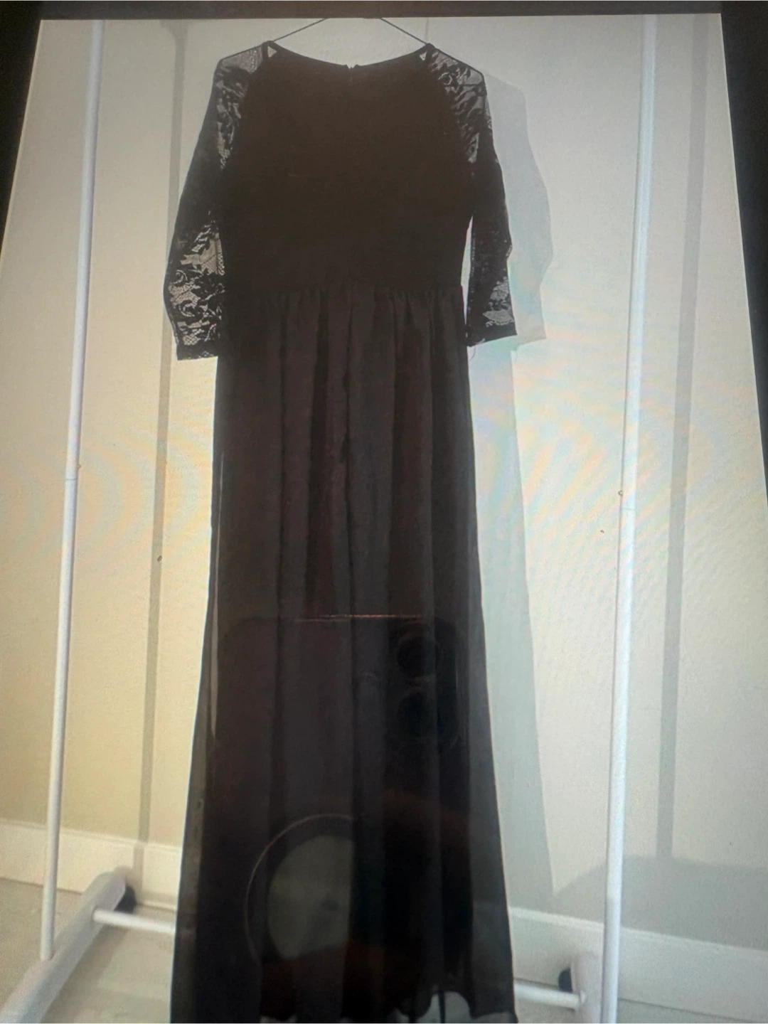 Robe longue noire avec dentelle