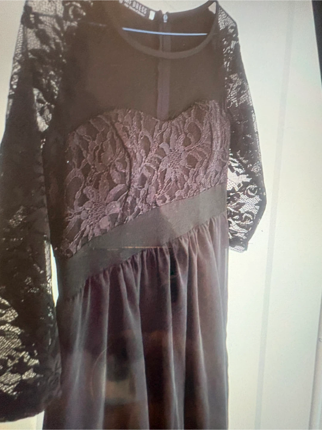 Robe longue noire avec dentelle - photo 5