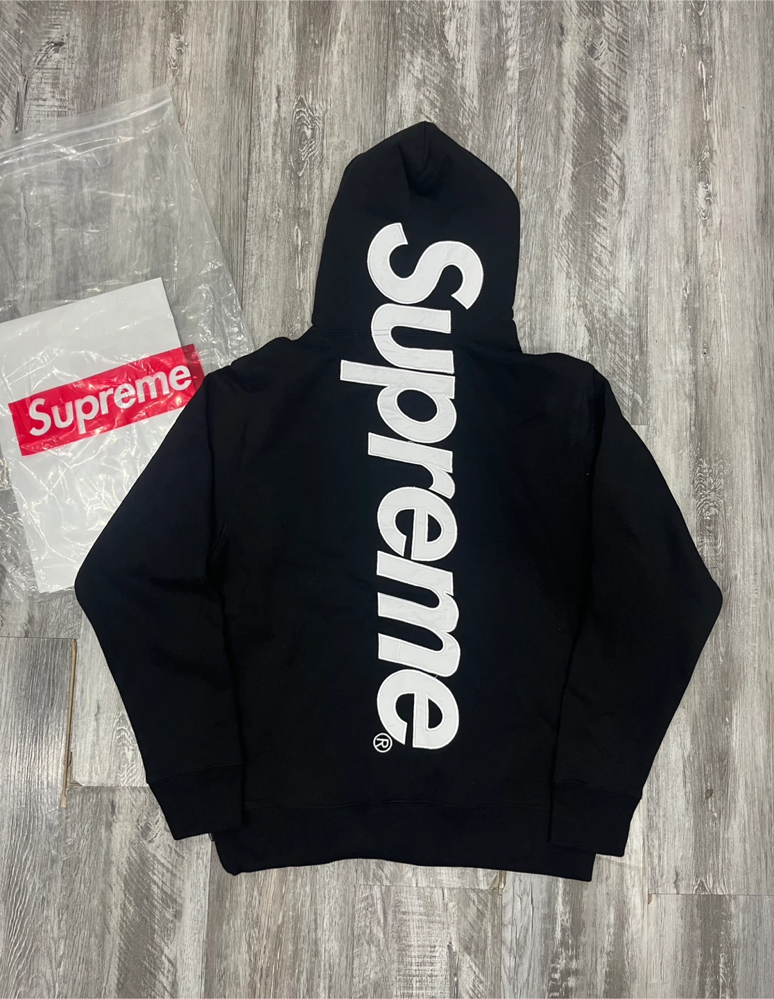 Supreme - photo 3