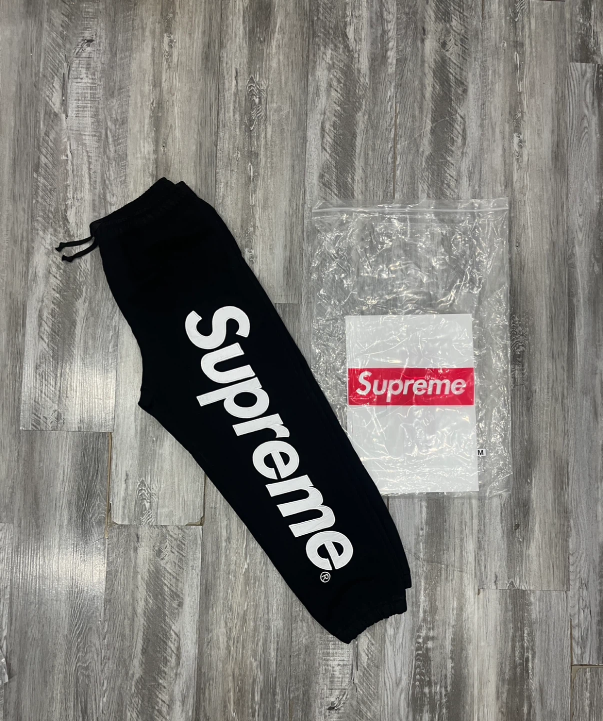 Supreme - photo 2