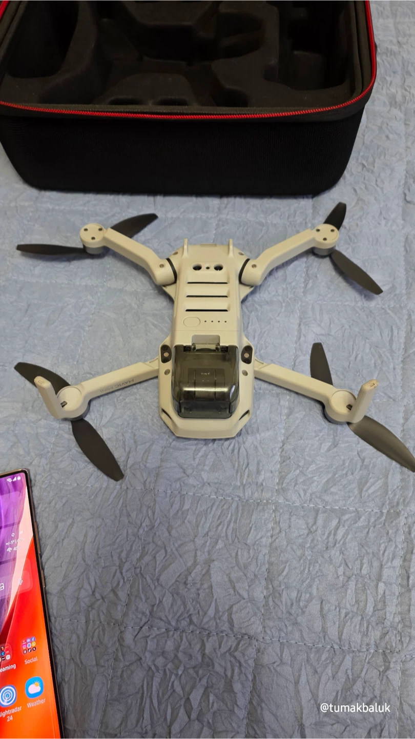 DJI Mini SE Drone with Accessories and Case