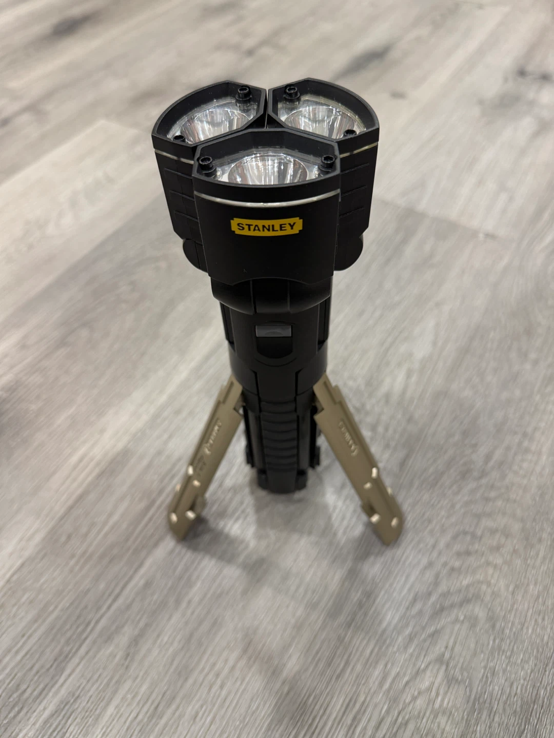 Stanley 3-in-1 Tripod Flashlight - photo 3