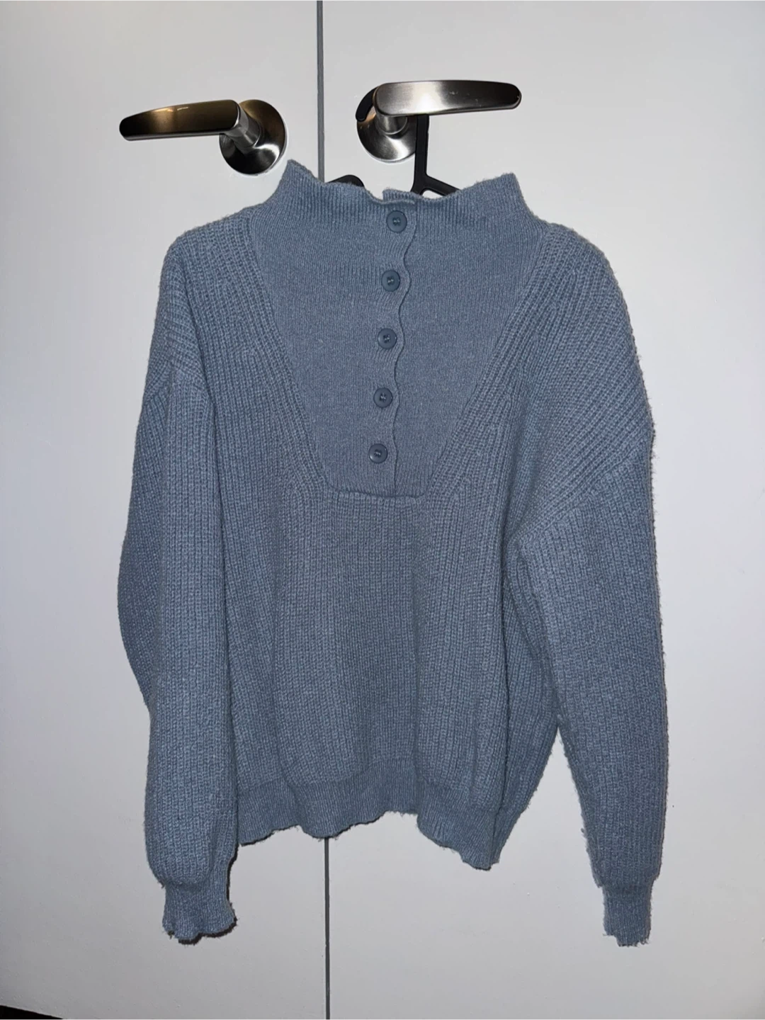 Mixed sweaters size small - photo 2