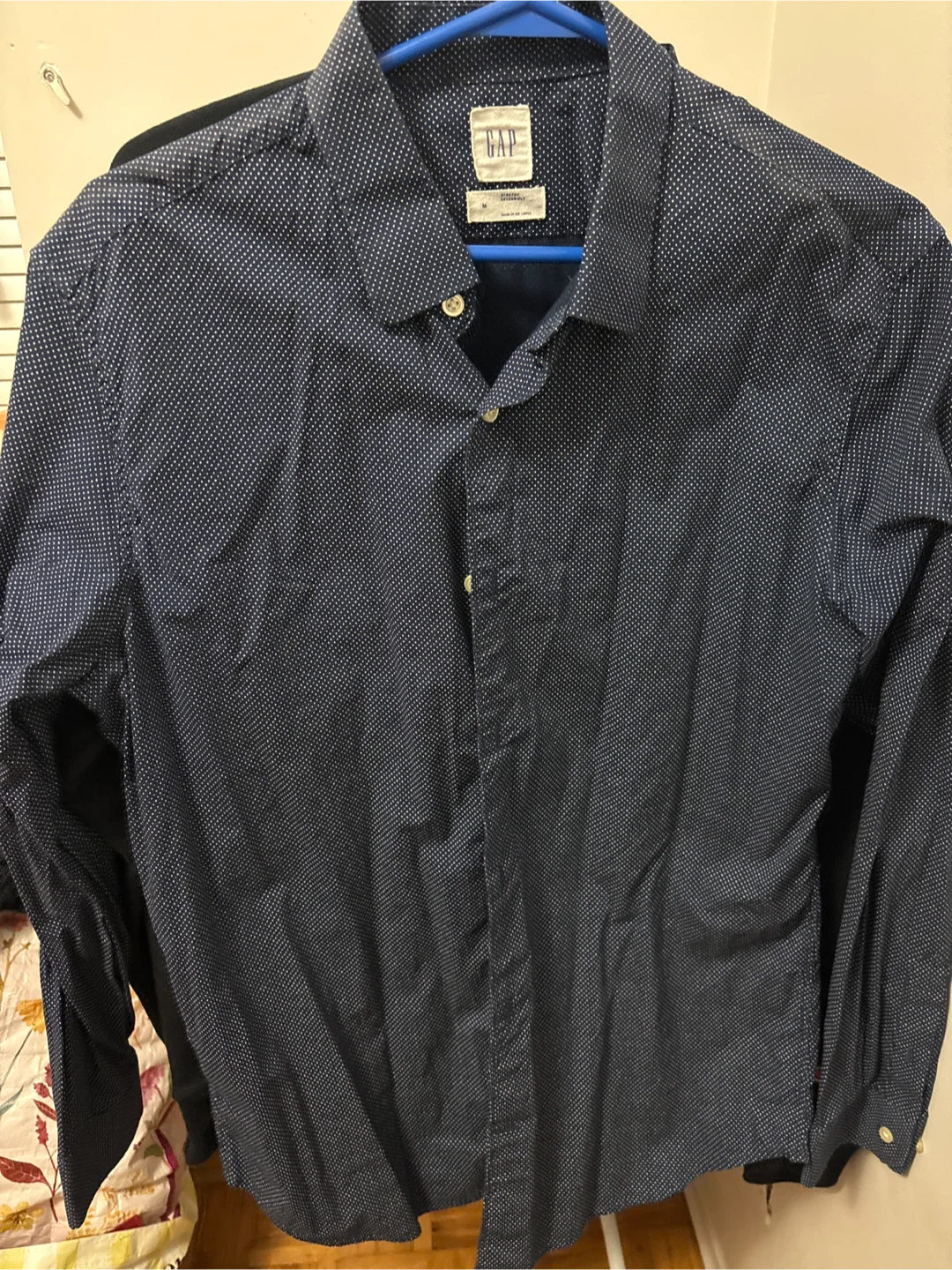 GAP Men's Blue Dotted Button-Up Shirt Size M