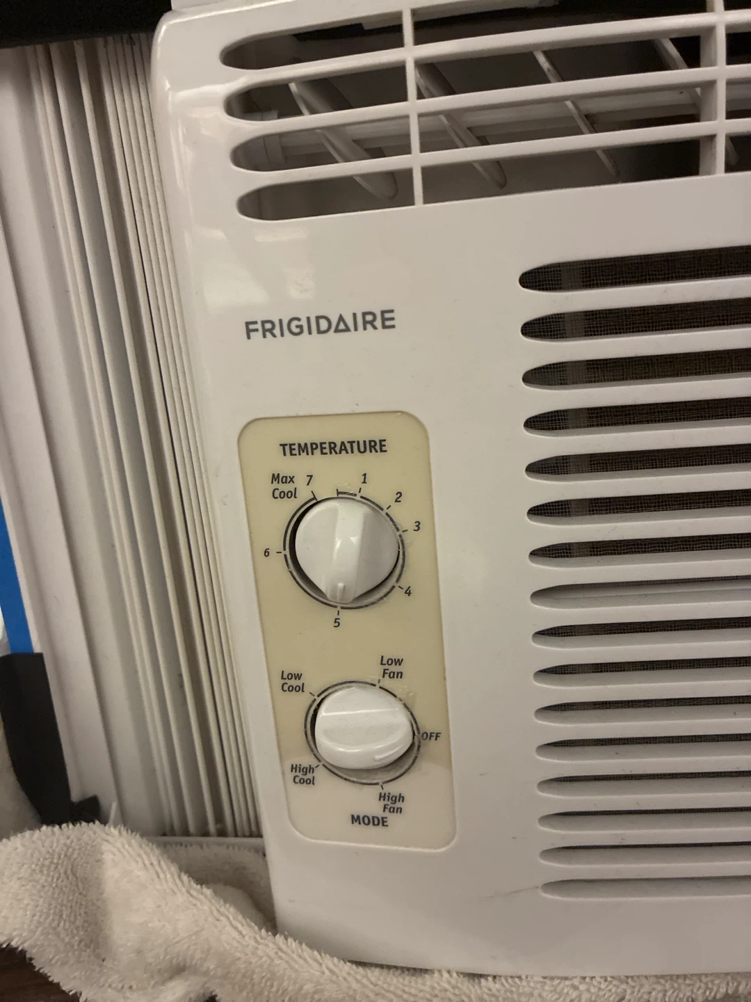 Frigidaire 5,000 BTU Window Air Conditioner - photo 2