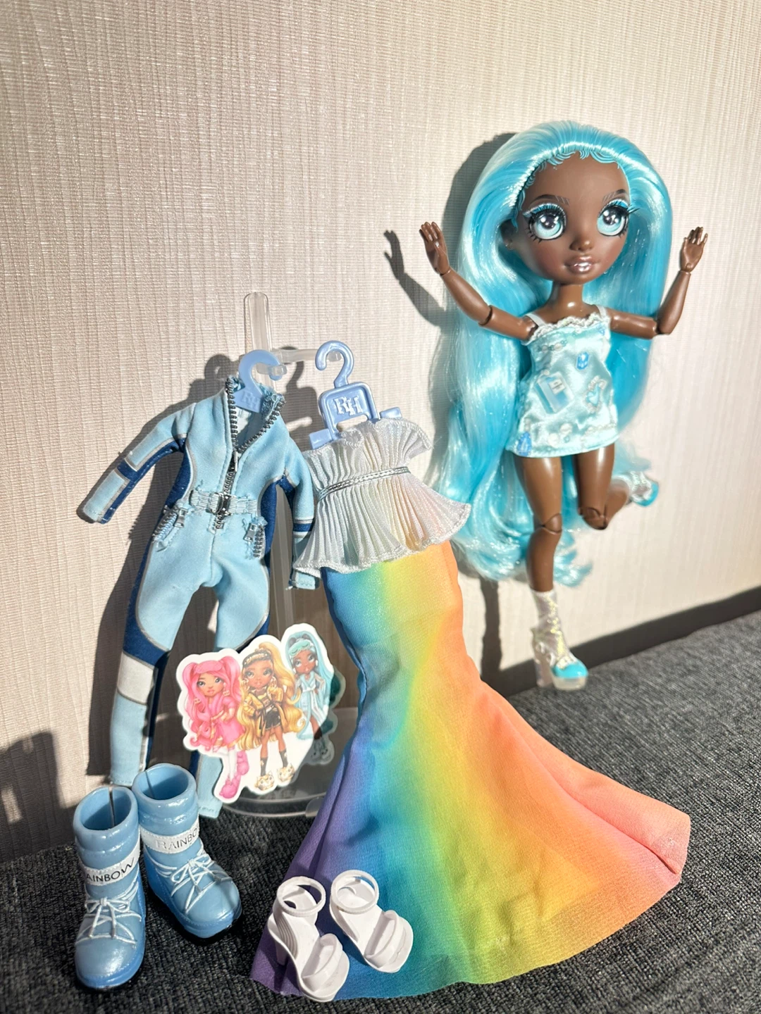 Rare Robin Sterling Rainbow High Doll with Blue Hair and Outfits - photo 4