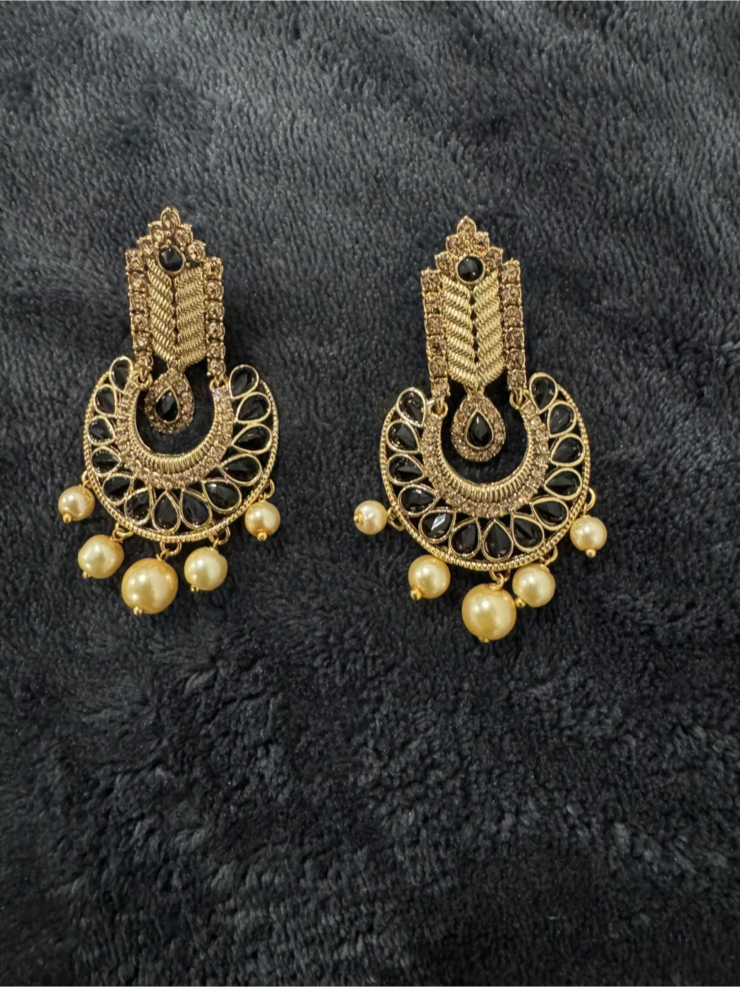 Gold tone statement earrings with black stones and pearls - photo 2