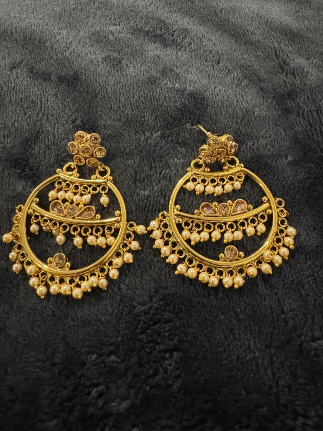 Gold Round Chandelier Earrings with Pearls