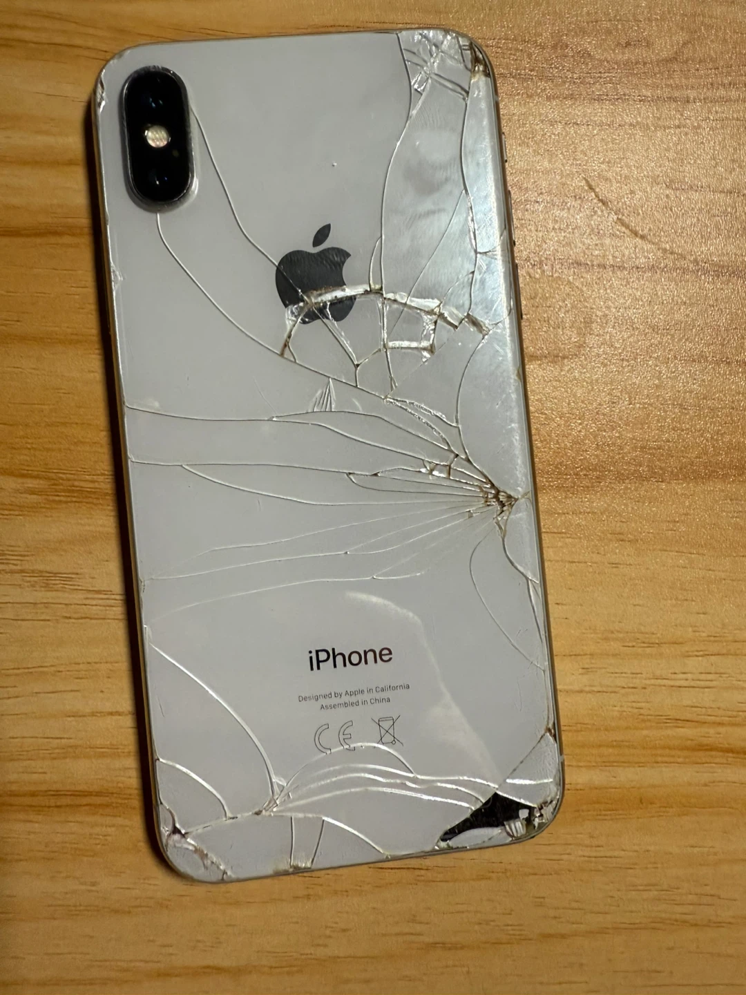Apple iPhone X - 64GB - White (Cracked Screen) - photo 2
