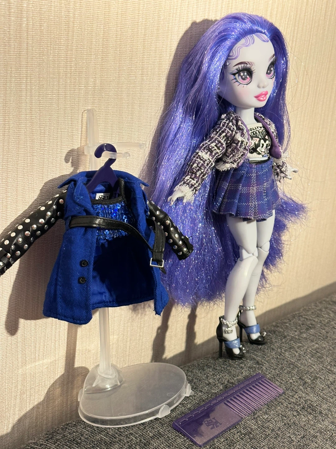 Rare Uma Vanhoose Shadow High Doll with Fashion Outfits - photo 4