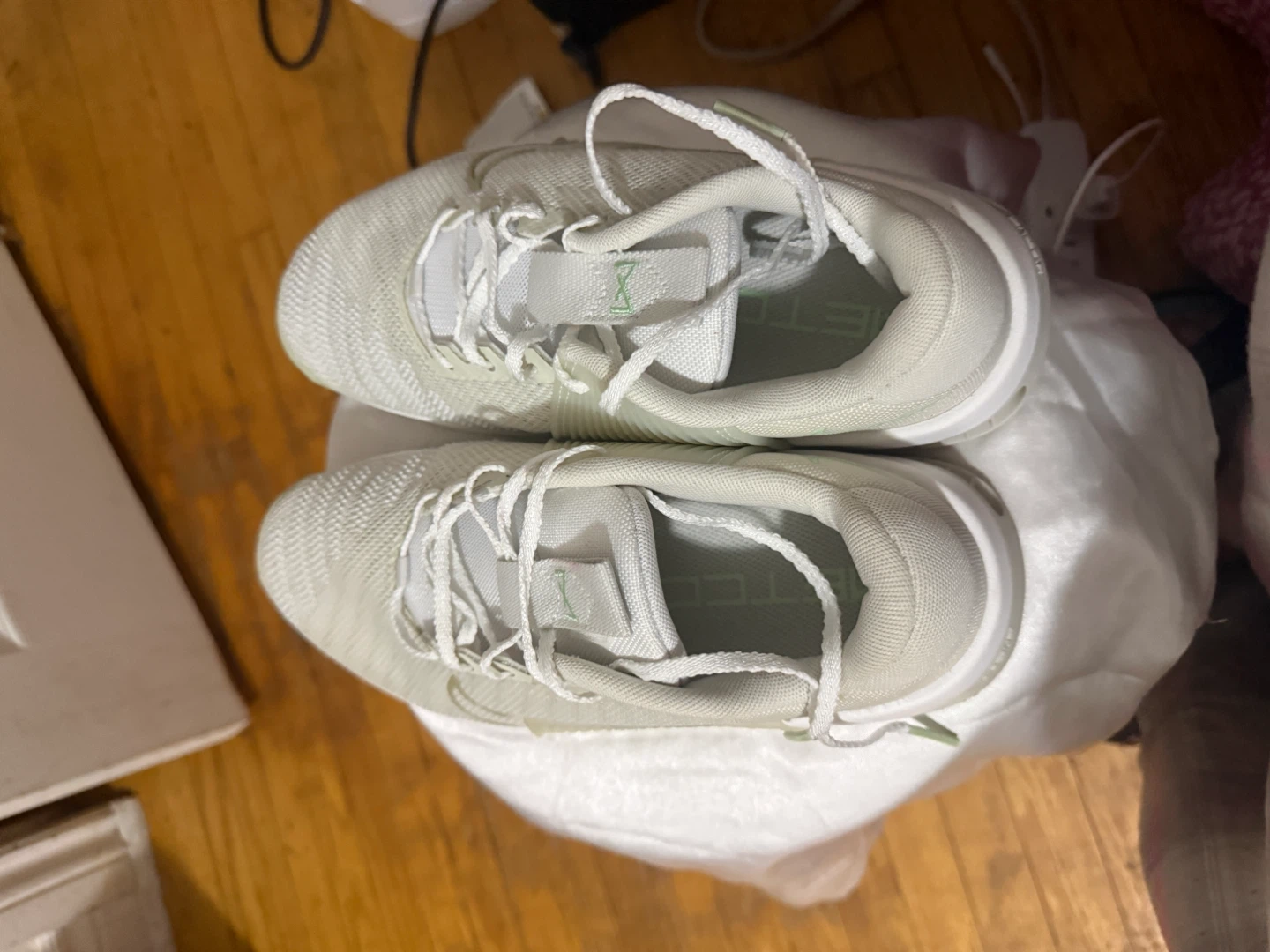 Nike women’s metcon shoes US 8.5 - photo 2