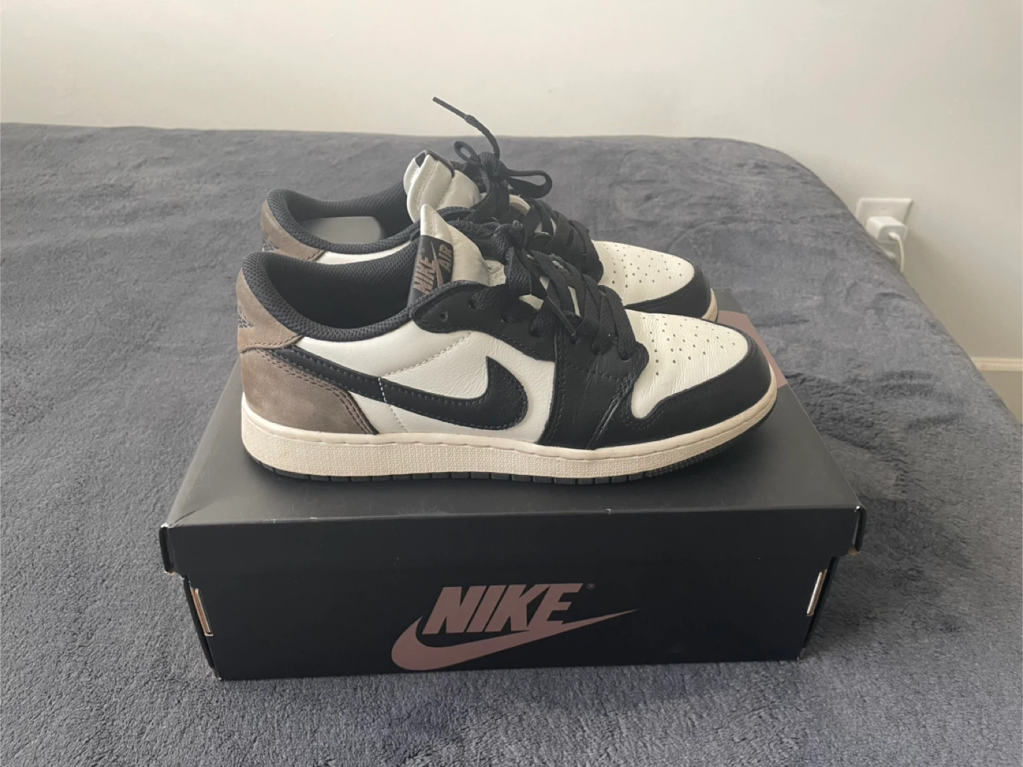 Nike Air Jordan 1 Retro Low OG GS Youth Size 6Y - photo 2