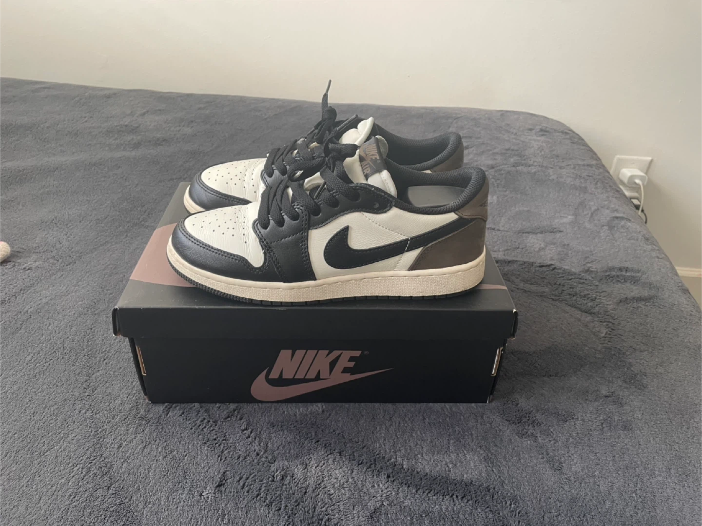 Nike Air Jordan 1 Retro Low OG GS Youth Size 6Y - photo 3