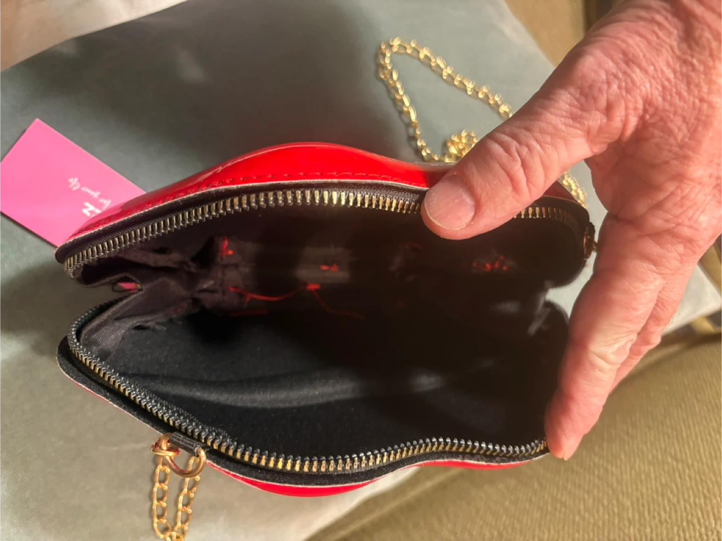 RAZOZZ Red Lips Shaped Clutch Handbag with Gold Chain - photo 2