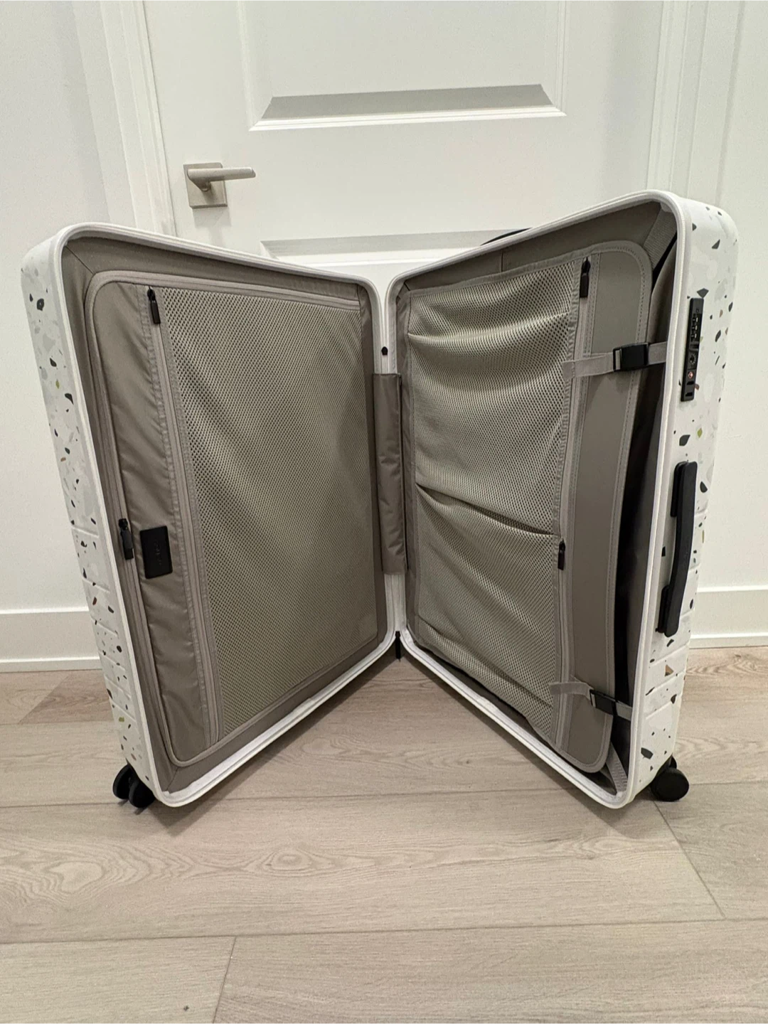 Monos large check-in Luggage - photo 2