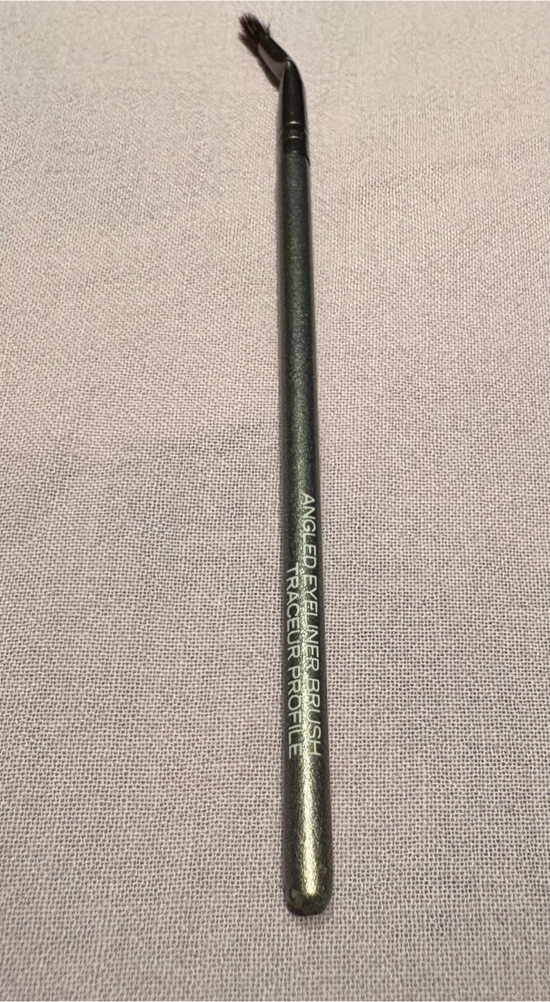 Quo Angled Eyeliner Brush