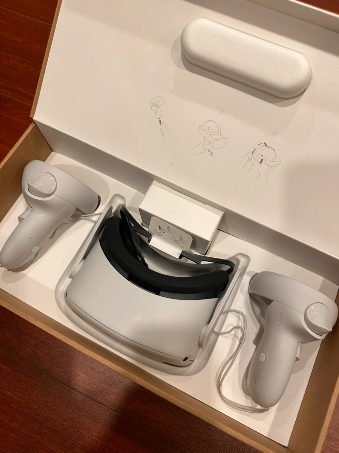 Meta Quest 2 VR Headset with Controllers! Like new!  (256 GB) - photo 2