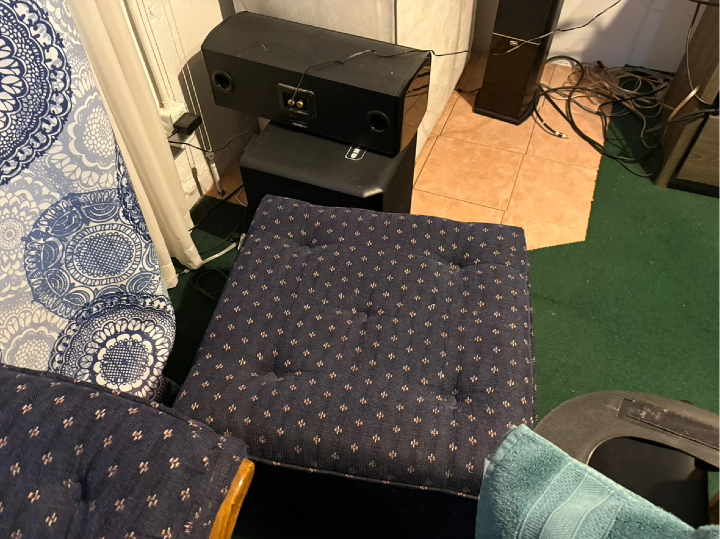Dark Blue Patterned Loveseat and Armchair Set - photo 3