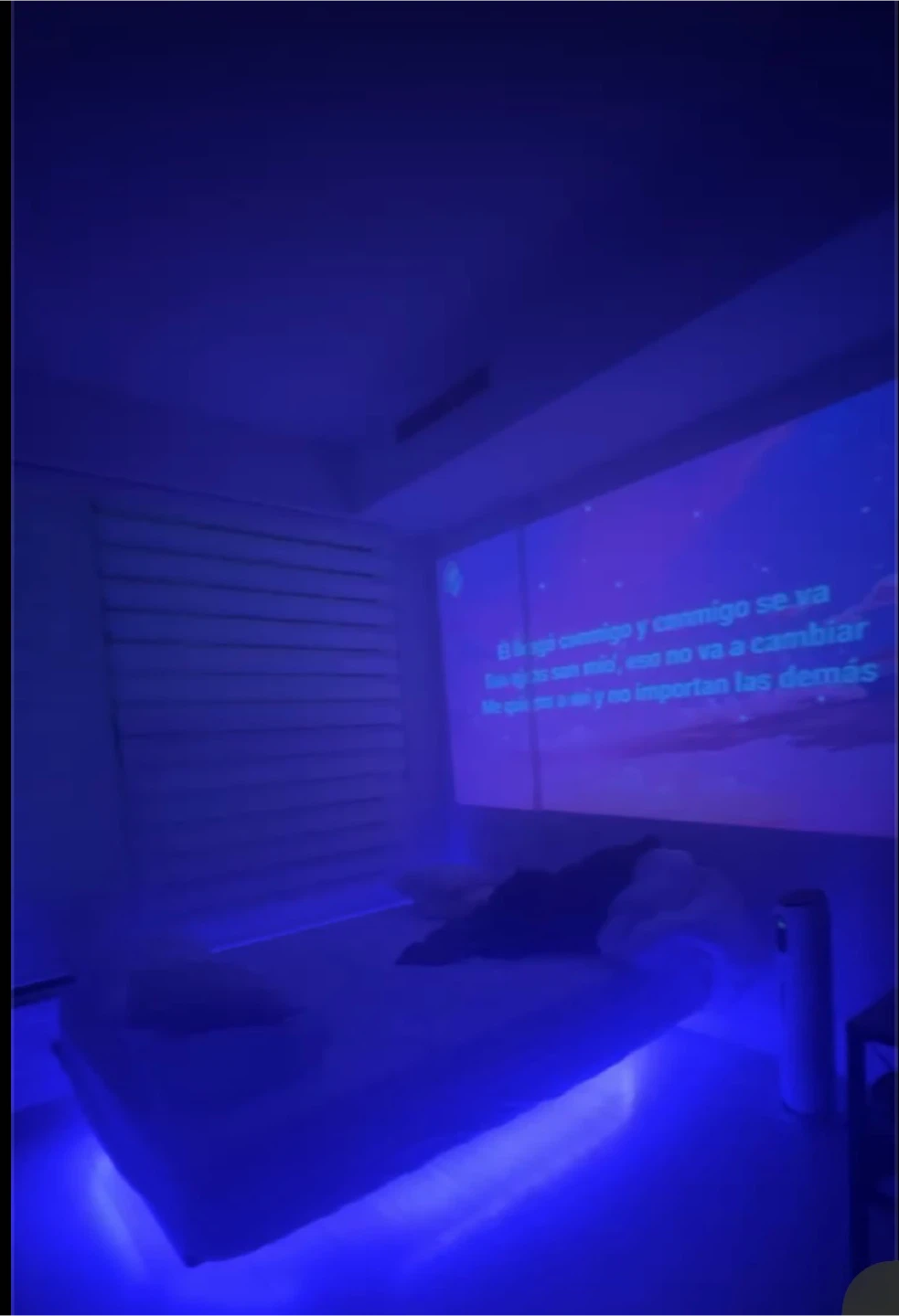 Queen Size Bed Frame ( floating ) - photo 4